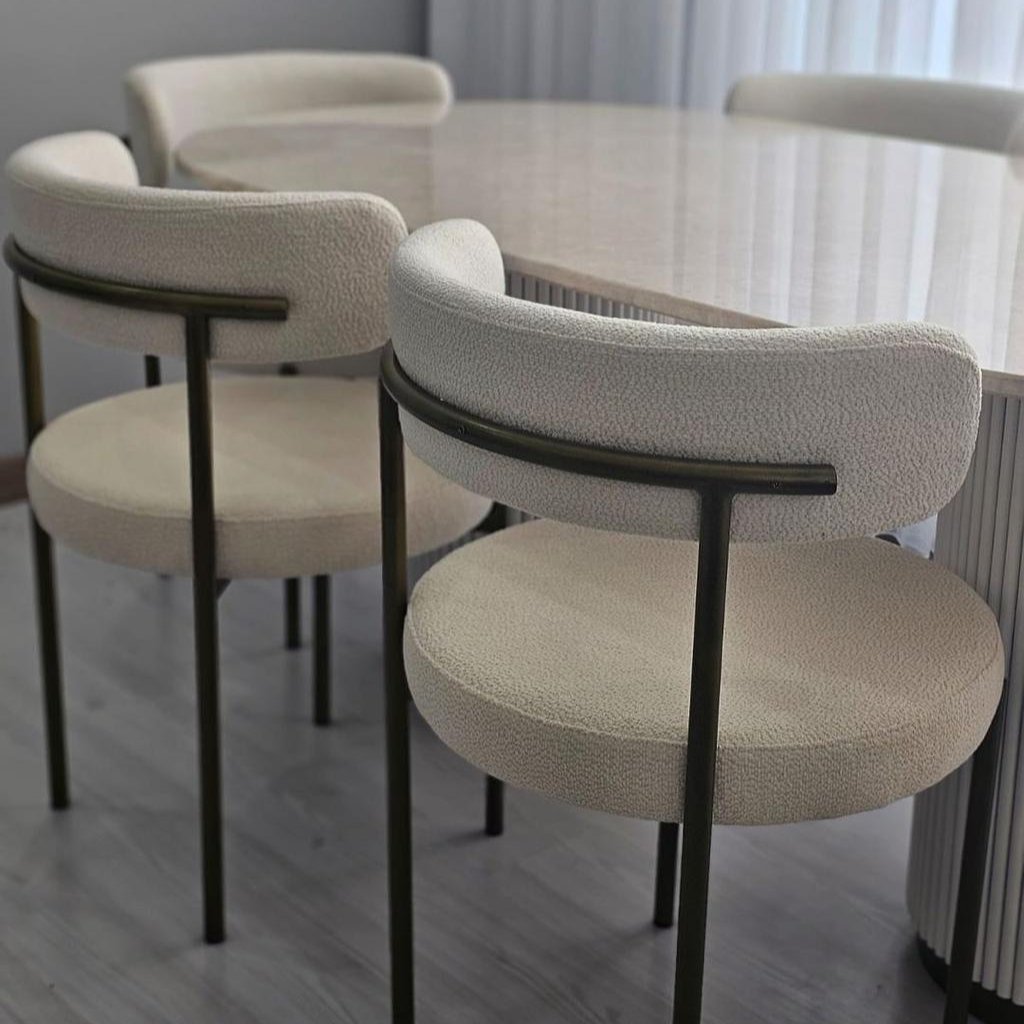Table à manger ovale + 6 chaises