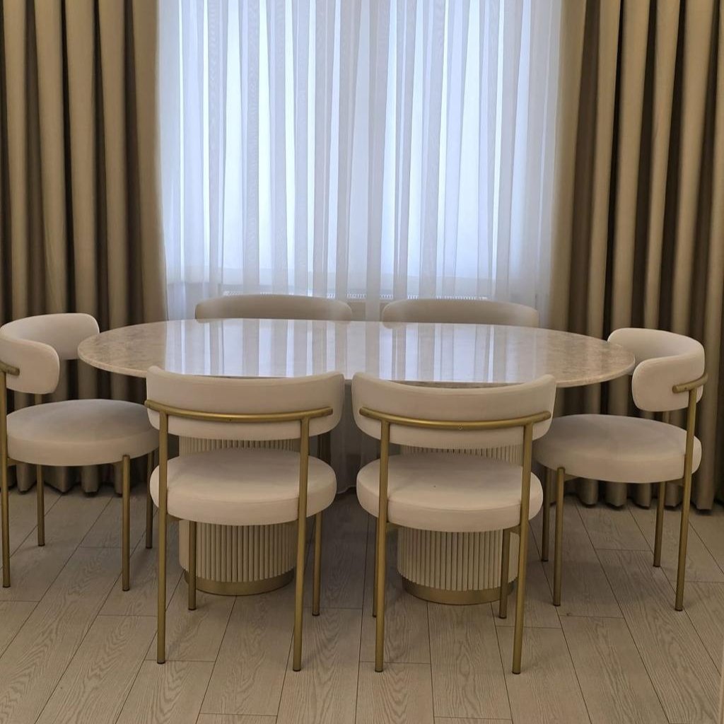 Table à manger ovale + 6 chaises