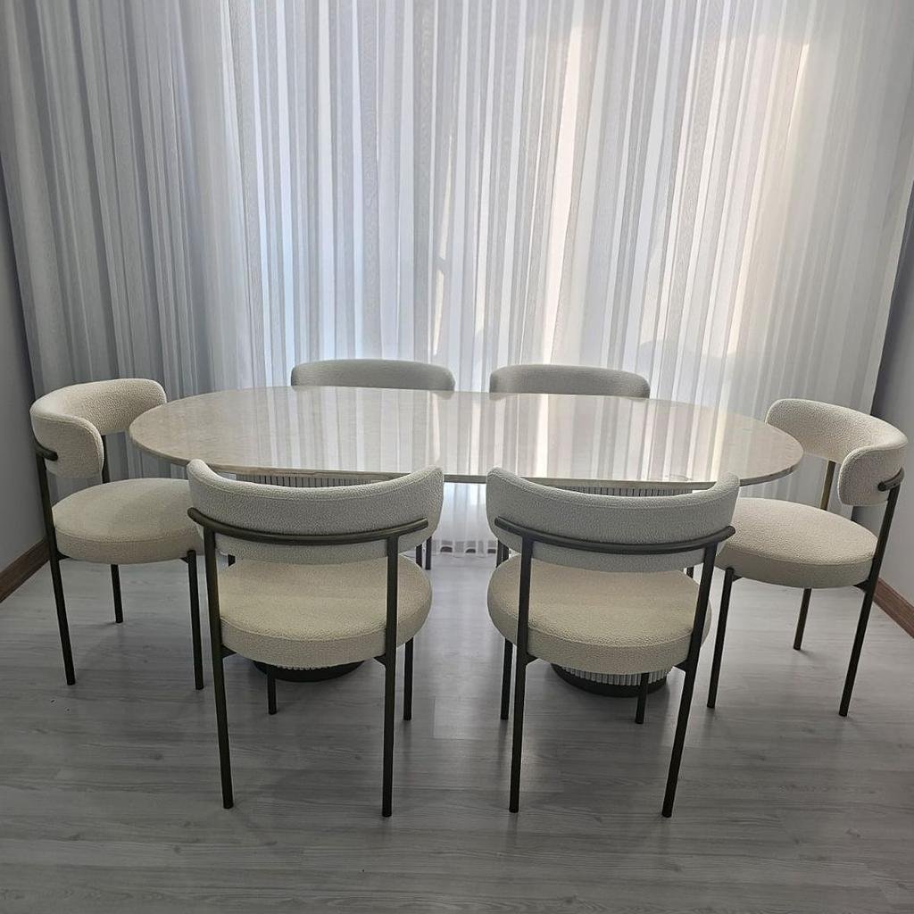Table à manger ovale + 6 chaises